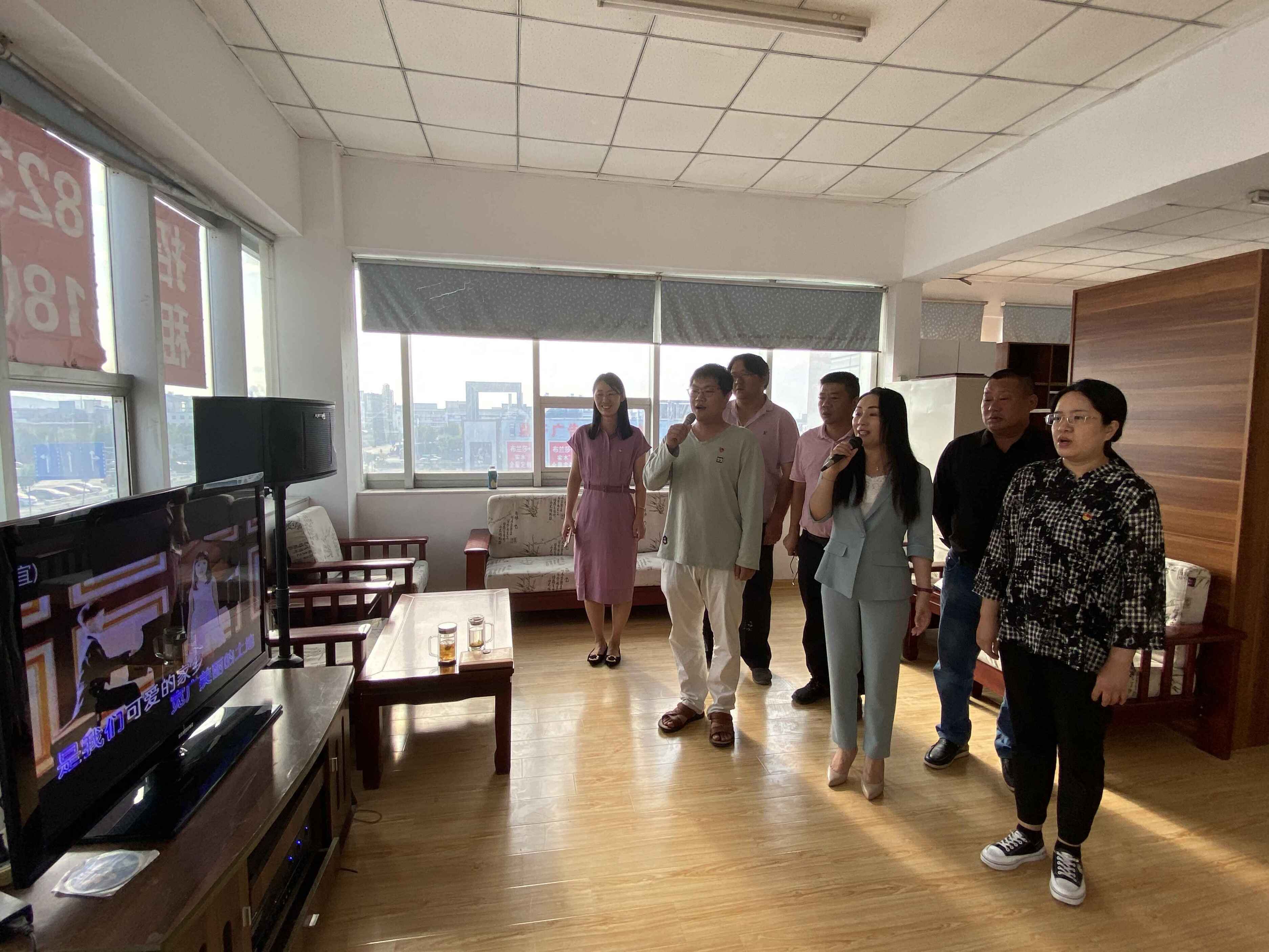 開展紅歌、司歌傳唱